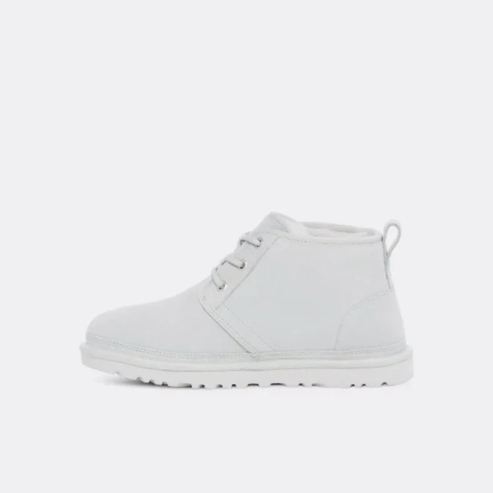 UGG Neumel Classic Off White Unisex Chukka Boots  Size W 11 M 9 NEW